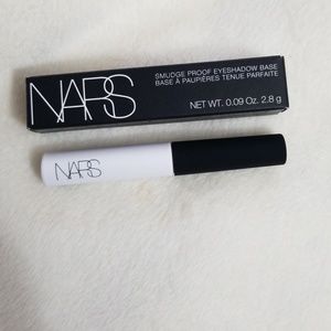 NARS SMUDGE PROOF EYESHADOW BASE